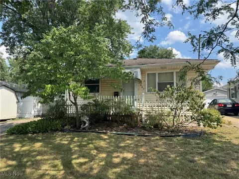2065 Hackberry St, Akron, OH 44301