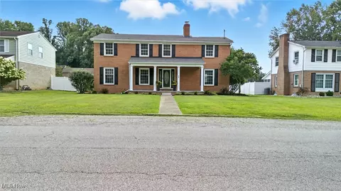 908 51st St, Vienna, WV 26105