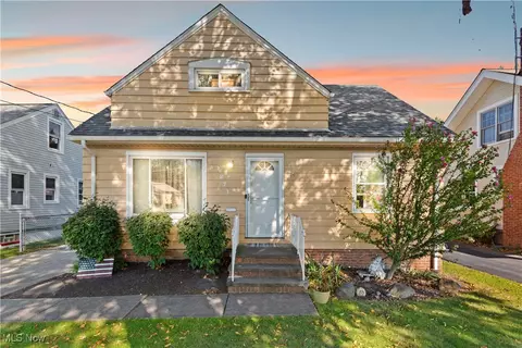1271 Lander Rd, Mayfield Heights, OH 44124