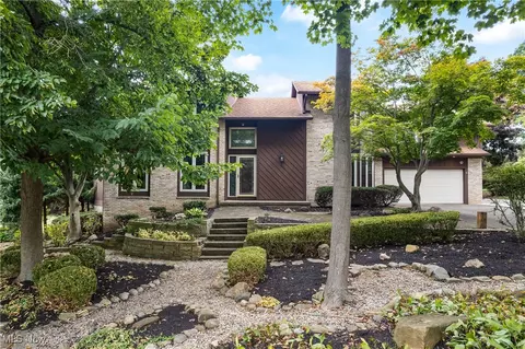 2317 Raintree St NE, Canton, OH 44705