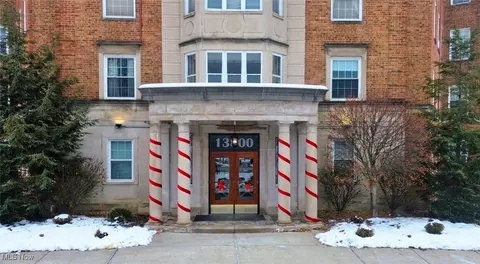 13800 Fairhill Rd #207, Shaker Heights, OH 44120