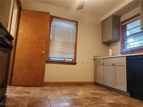 Entry Way - 440 E 271st St, Euclid, OH 44132 photo 2 of 2