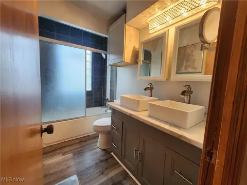 Bath - 440 E 271st St, Euclid, OH 44132 photo 2 of 4