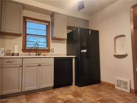 Kitchen - 440 E 271st St, Euclid, OH 44132 photo 3 of 3