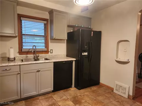 Kitchen - 440 E 271st St, Euclid, OH 44132 photo 1 of 3