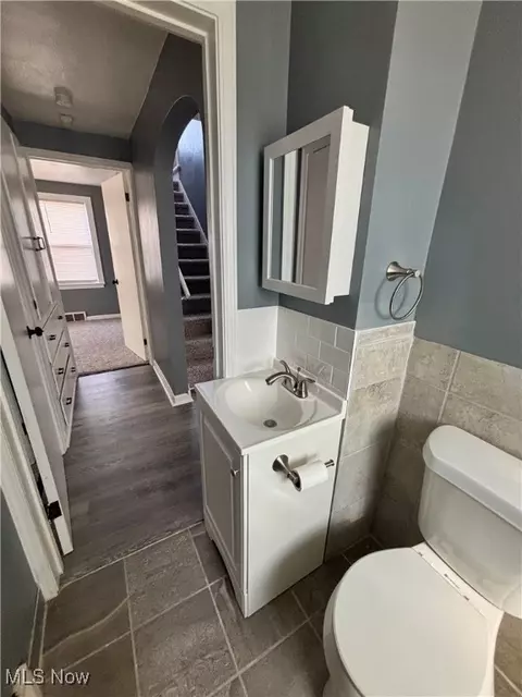 Entry Way - 426 11th St, Elyria, OH 44035 photo 1 of 4
