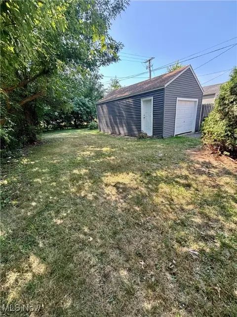 Exterior - 426 11th St, Elyria, OH 44035 photo 3 of 5