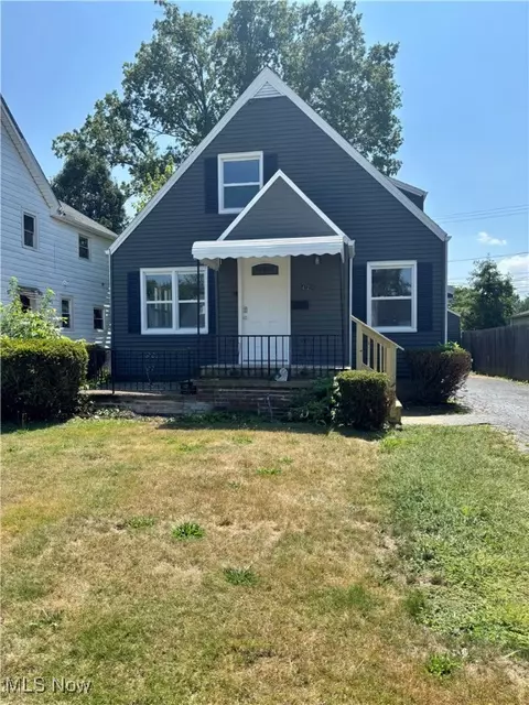 Exterior - 426 11th St, Elyria, OH 44035 photo 2 of 5