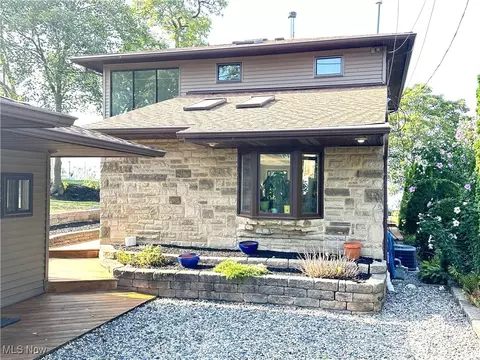 4419 E Lake Rd, Sheffield Lake, OH 44054