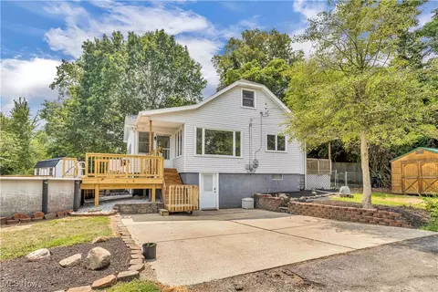 870 Sail Dr, Coventry, OH 44319