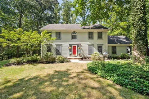 7561 Hermitage Rd, Concord, OH 44077