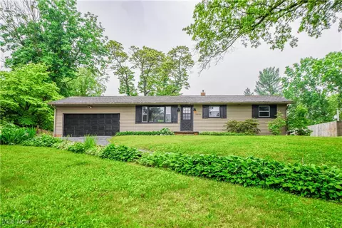 5900 Lasater Dr NW, Canton, OH 44718