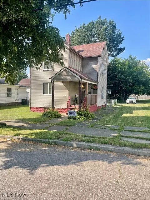 639 W Hopocan Ave, Barberton, OH 44203