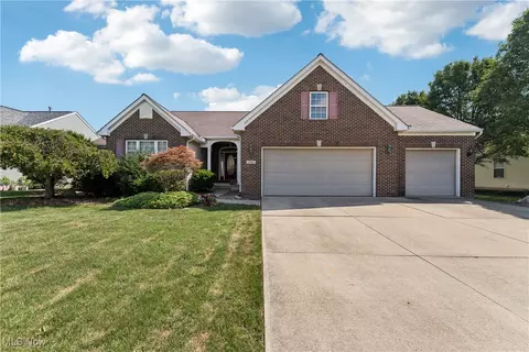 5165 Weatherstone Dr, North Ridgeville, OH 44039