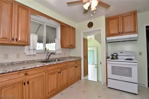 Kitchen - 12611 Orme Rd, Garfield Heights, OH 44125 photo 5 of 6