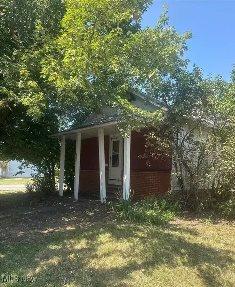322 W 18th St, Lorain, OH 44052