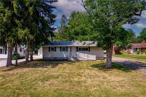 2067 Bigelow St, Akron, OH 44314