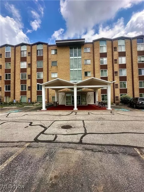 25735 Lorain Rd #102, North Olmsted, OH 44070