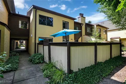 1094 Hampton Ridge Dr, Akron, OH 44313