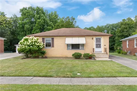 467 Karen Dr, Berea, OH 44017