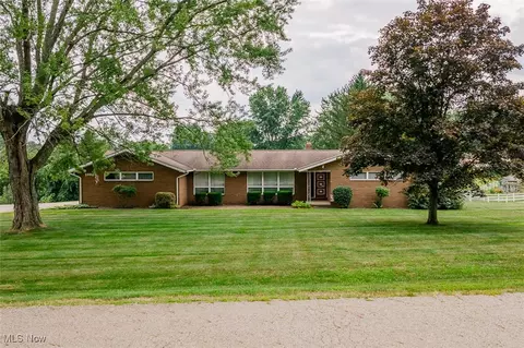 5960 Bosford St SW, Navarre, OH 44662