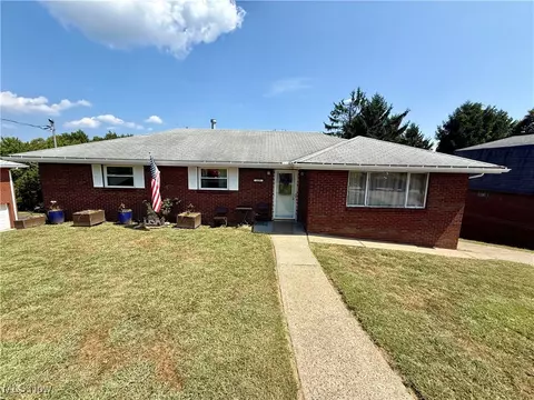 229 High St, Weirton, WV 26062