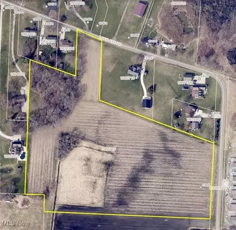 13059 Lake Ave NE, Hartville, OH 44632