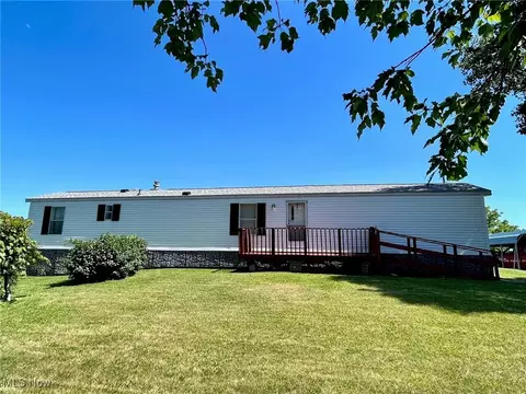 909 Kings Ridge Rd, Saint Marys, WV 26170
