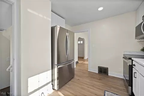 908 Clark St, Elyria, OH 44035 photo 9