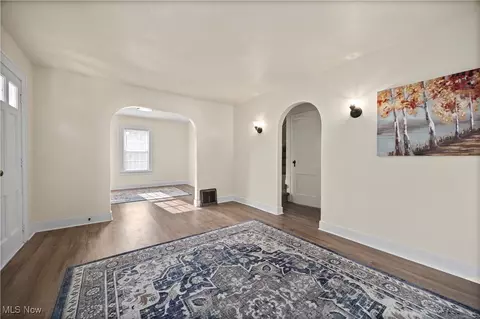 908 Clark St, Elyria, OH 44035 photo 4