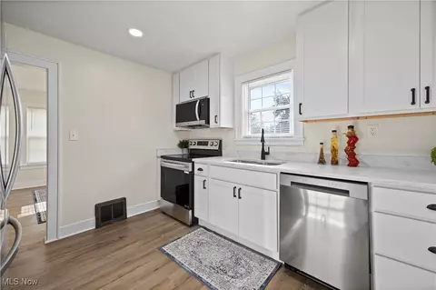 908 Clark St, Elyria, OH 44035 photo 8