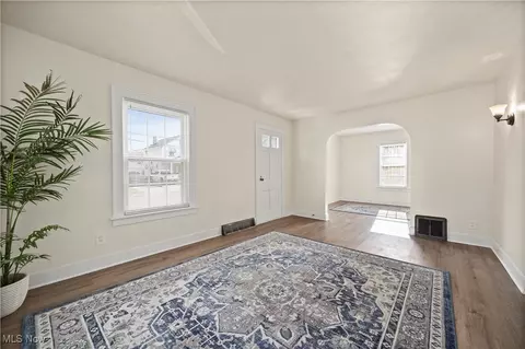 908 Clark St, Elyria, OH 44035 photo 6