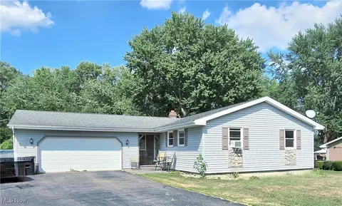 46593 Dogwood Cir, New Waterford, OH 44445