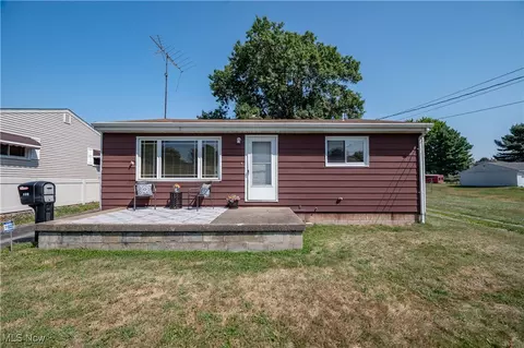 528 Hyatt Ave, Campbell, OH 44405