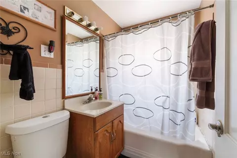 Bath - 6510 Glendale Ave, Boardman, OH 44512 photo 1 of 1