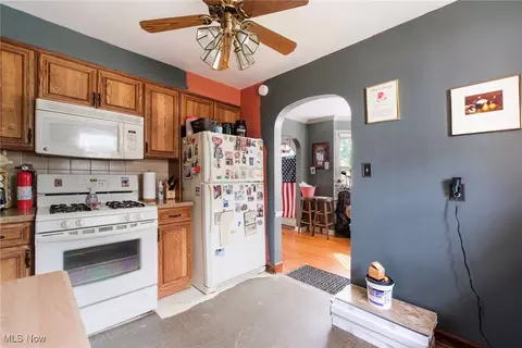 Entry Way - 6510 Glendale Ave, Boardman, OH 44512 photo 2 of 3