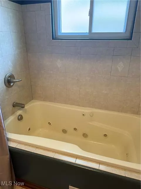 Bath - 2445 Gilbert St, Akron, OH 44314 photo 2 of 3