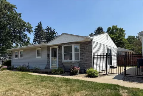 2445 Gilbert St, Akron, OH 44314