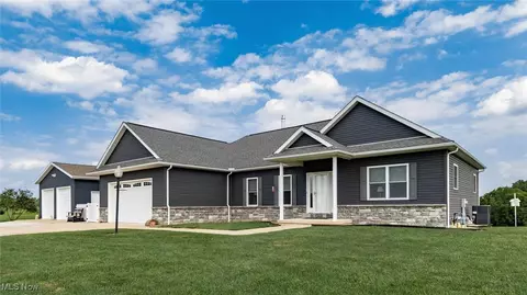 6830 Old Stagecoach Rd, Frazeysburg, OH 43822