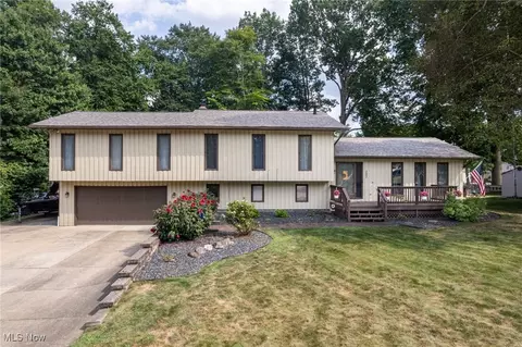 293 Fawnwood Dr, Tallmadge, OH 44278