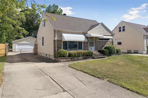 29816 Robert St, Wickliffe, OH 44092 photo 2