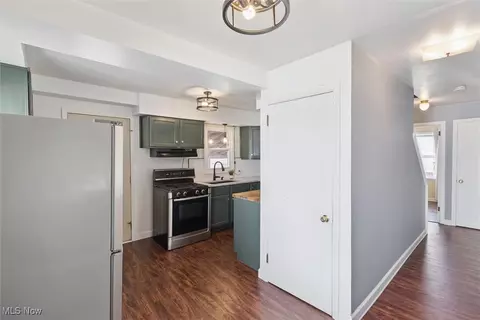 29816 Robert St, Wickliffe, OH 44092 photo 9