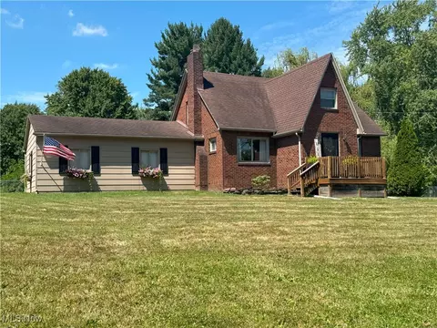 95 Clingan Rd, Struthers, OH 44471 photo 2