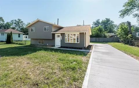 721 Kenilworth Ave, Sheffield Lake, OH 44054