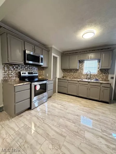 Kitchen - 216 E 33rd St, Lorain, OH 44055 photo 2 of 2