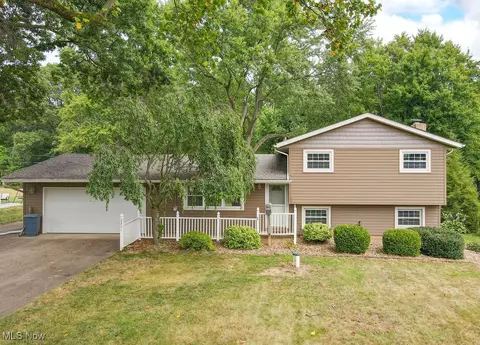 3371 Brenner Rd, Barberton, OH 44203