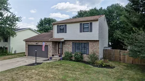 247 Kent Cir NE, New Philadelphia, OH 44663