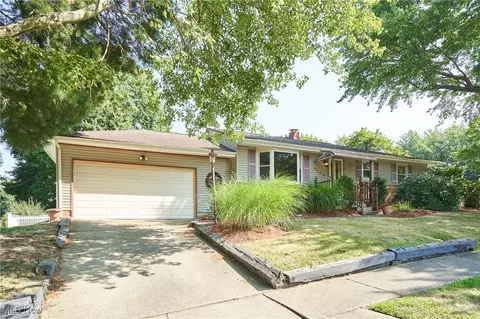 1645 Bronson Rd, Akron, OH 44305