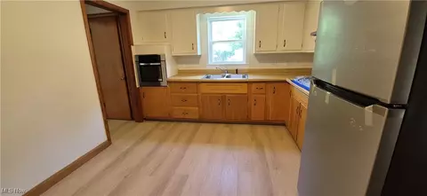 Entry Way - 2212 Tryon Rd, Ashtabula, OH 44004 photo 2 of 3