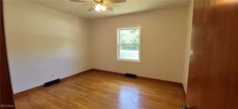 Bedroom - 2212 Tryon Rd, Ashtabula, OH 44004 photo 2 of 2